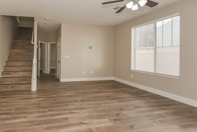 Foto del edificio - 6184 Winston Falls Ave