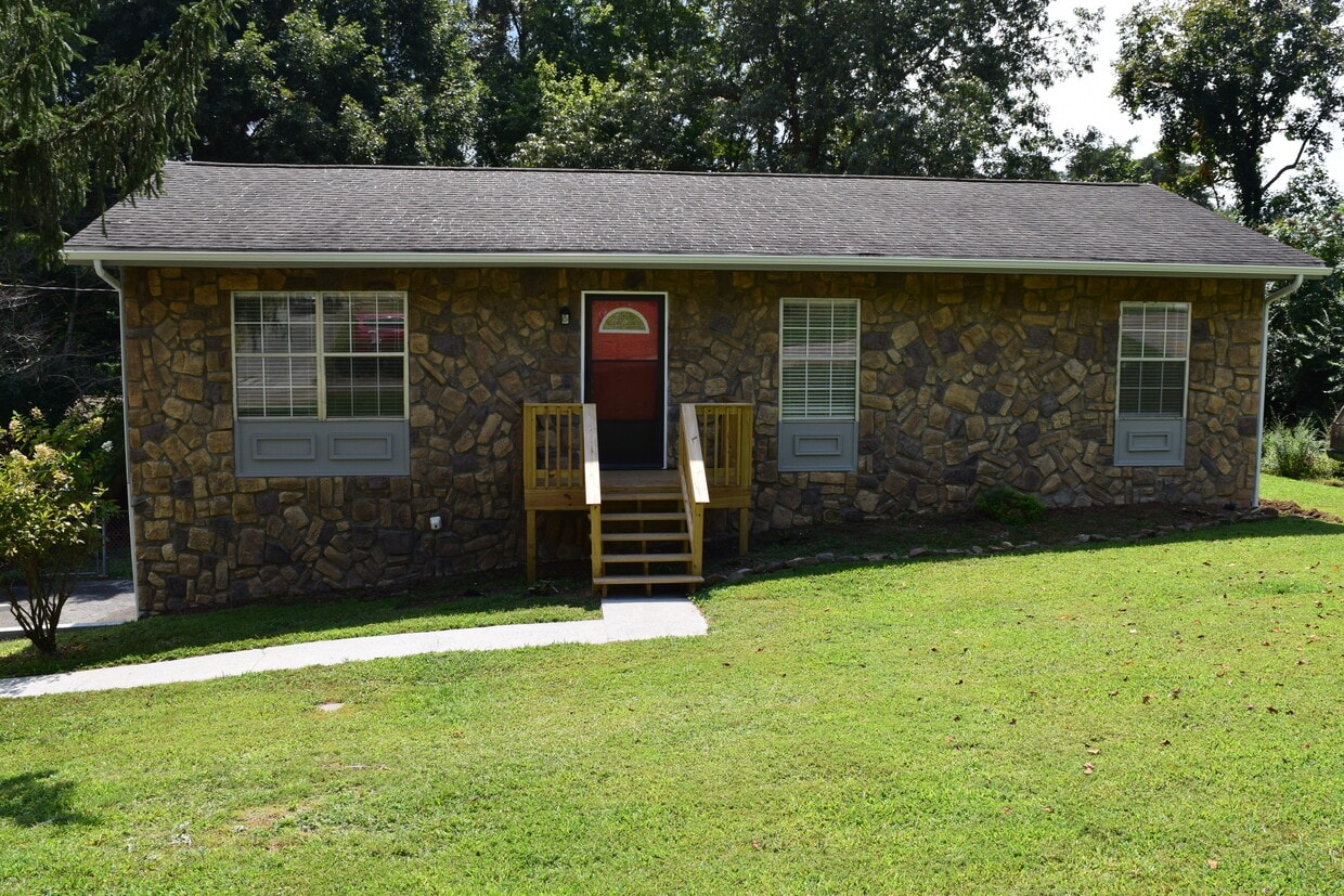 Front of home - 2816 Beaverwood Dr