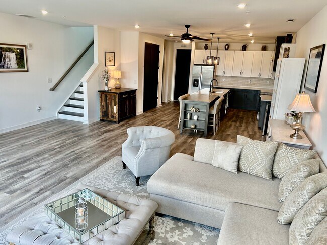 Building Photo - 2018 Edison Pk Ln