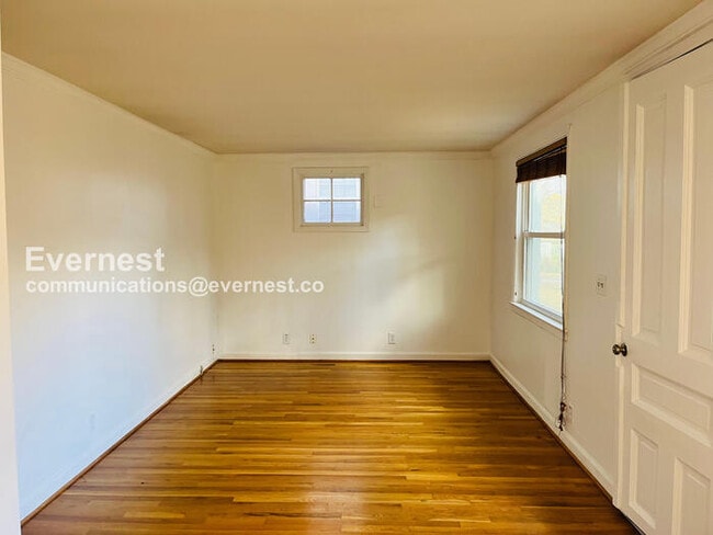 Building Photo - 454 Bowling Ave