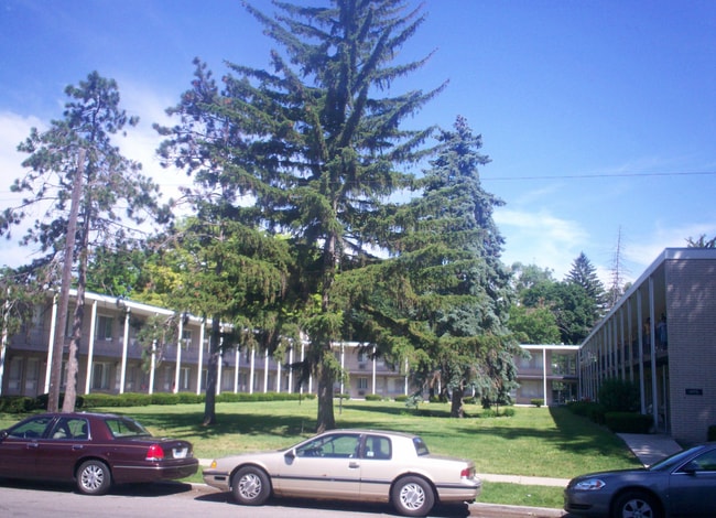 Building Photo - 17161 Redford St