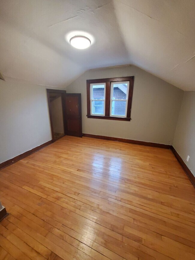 Building Photo - 2521 W Hadley St