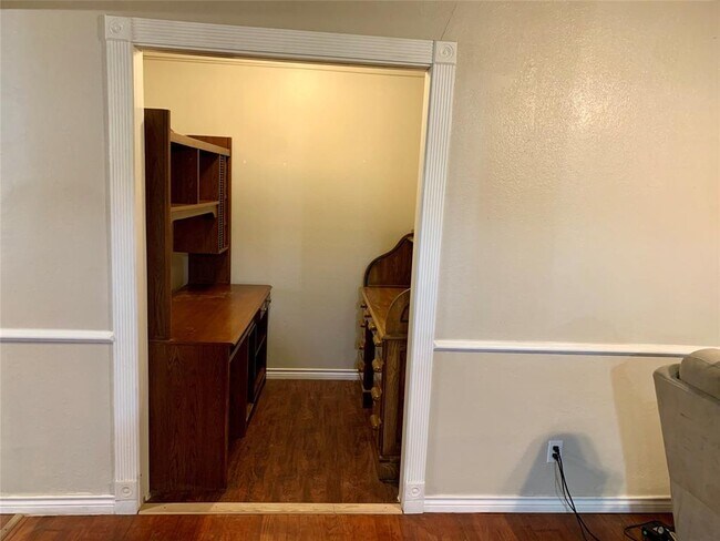 Building Photo - 616 Bellevue Dr