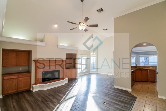 Building Photo - REDUCED!