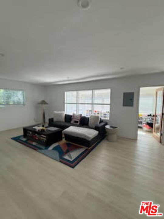 Foto del edificio - 4275 McClung Dr