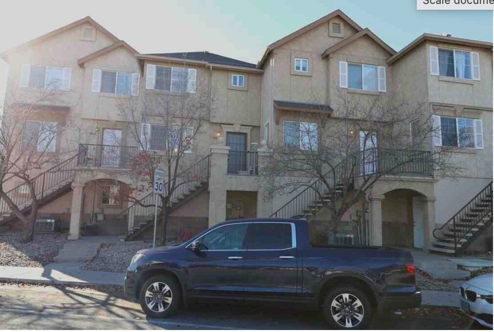 Primary Photo - 421 Holcomb Ave