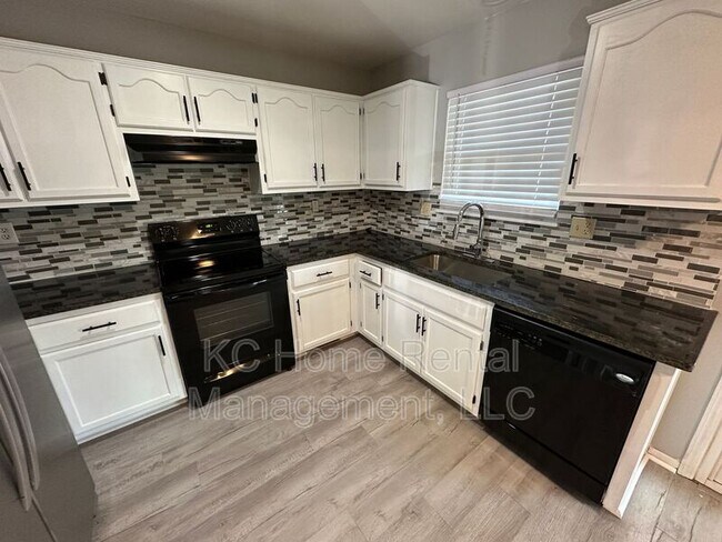 Building Photo - 203 SW. Cross Creek Dr.