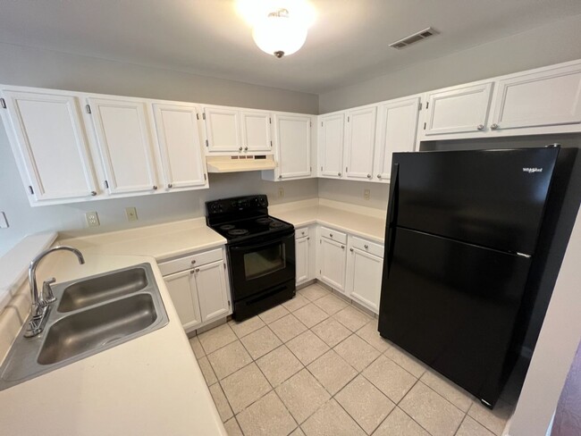 Foto del edificio - Adorable 2 Bed Townhome Convenient to Duke...