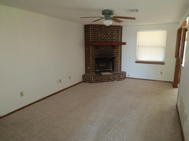 Foto del edificio - 8421 Bigwood Dr