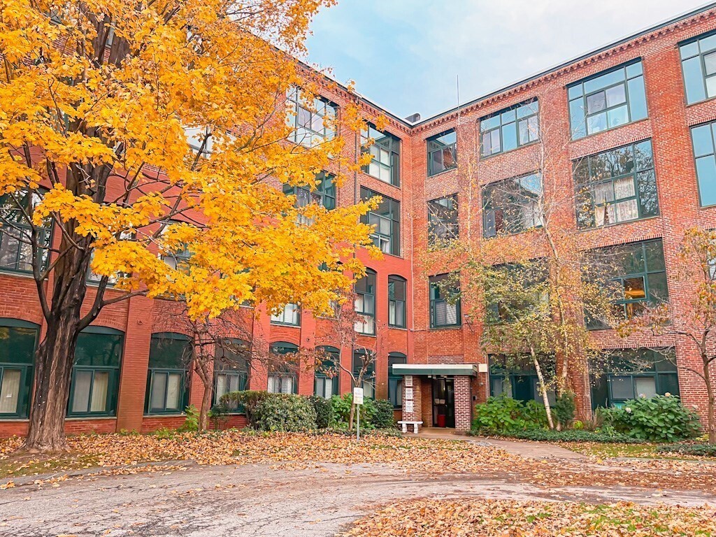 Primary Photo - 150 Rumford Ave