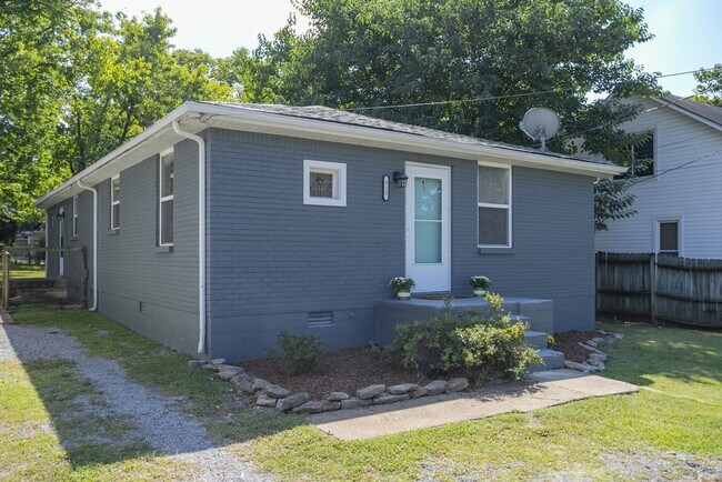 Building Photo - 513 Morton Ave
