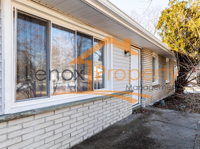 Foto del edificio - Shelby Township Ranch For Rent!!! HALF OFF...