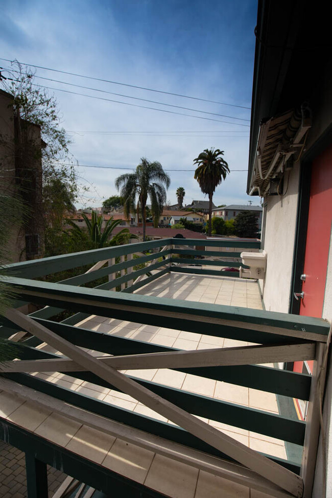 Balcony - 1207 Bellevue Ave