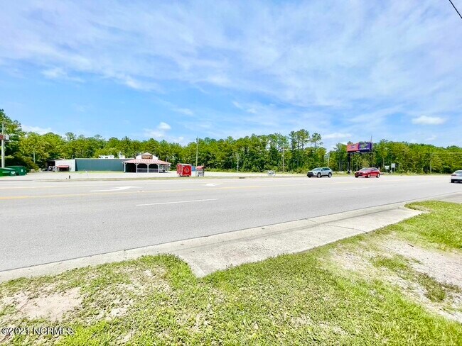Building Photo - 510 US-17