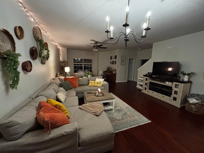 Building Photo - 1525 Cloverbay Ln