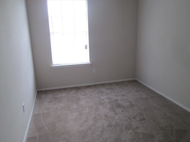 Foto del edificio - 811 Whispering Pine Dr