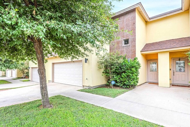 Building Photo - 10510 Sandia Dr