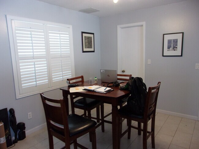 separate dining room - 960 Grant Rd