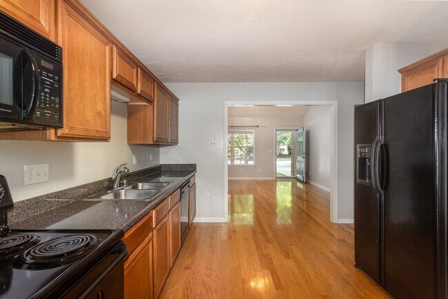 Foto del edificio - NASHVILLE! Inviting 2 Bedroom 2.5 bath Con...