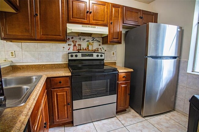 Building Photo - 4295 NW 114th Terrace