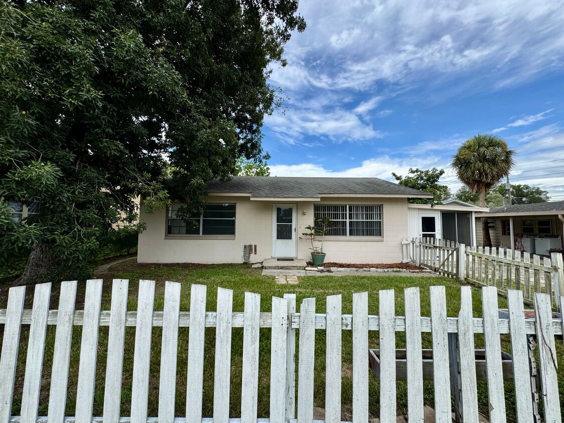 Primary Photo - Charming 2 Bedroom, 1 Bathroom Home – Minu...