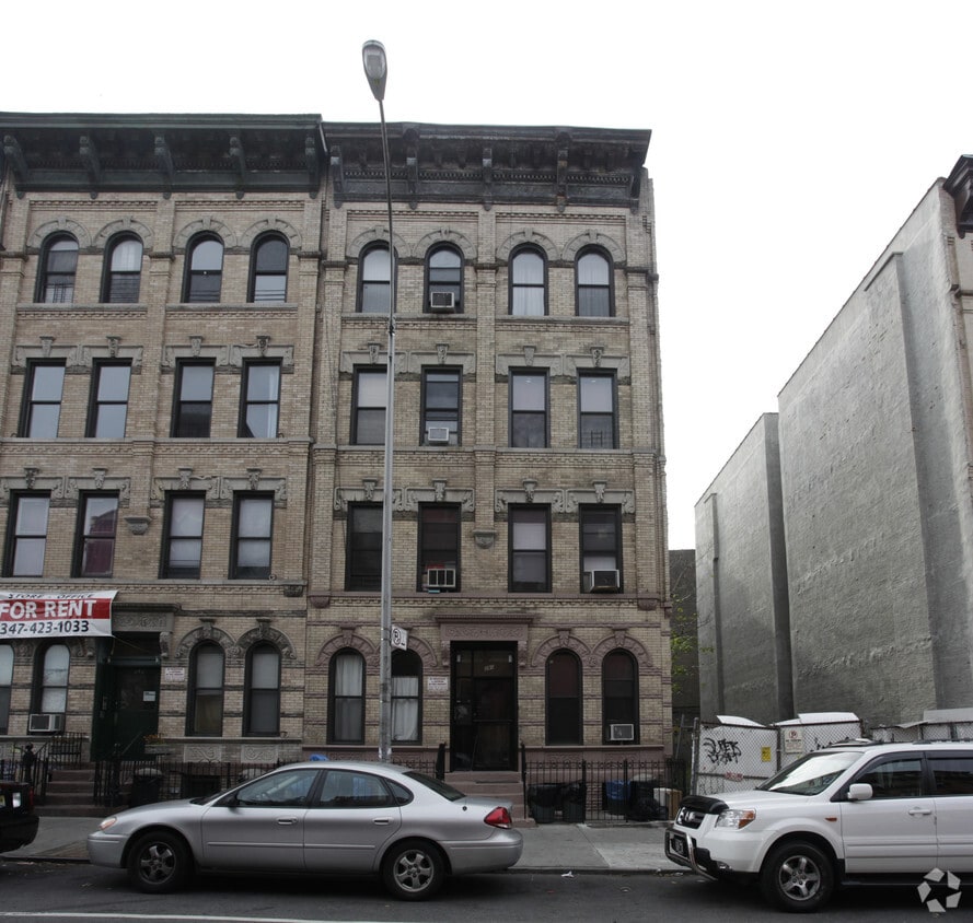 Building Photo - 290 Willoughby Ave