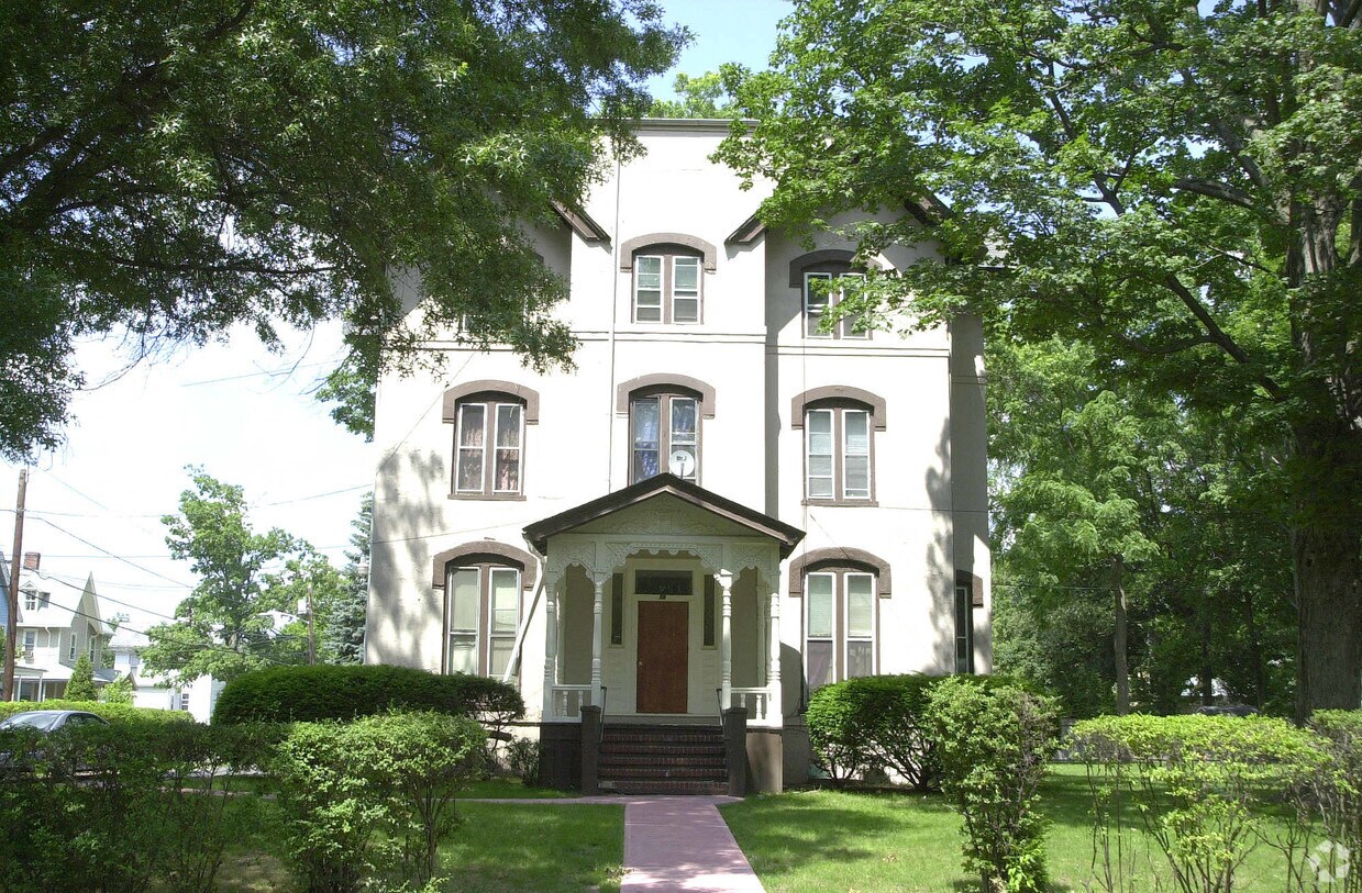 Building Photo - 70-74 Washington Dr