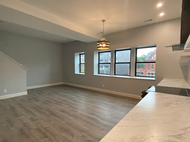 Foto del edificio - 2247 S Grand Blvd