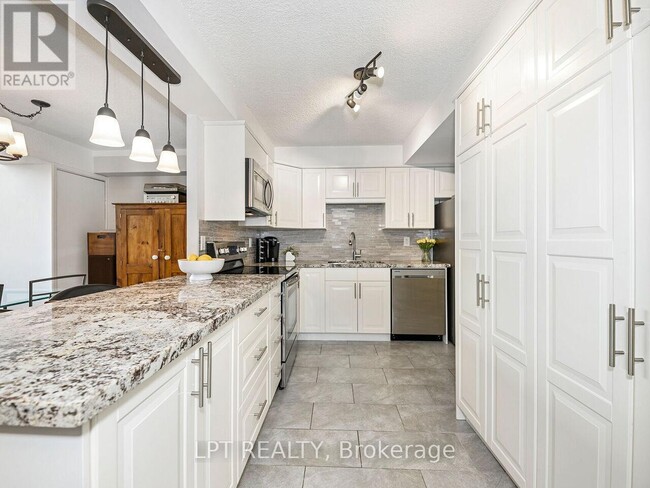 Building Photo - 1300 Marlborough Ct