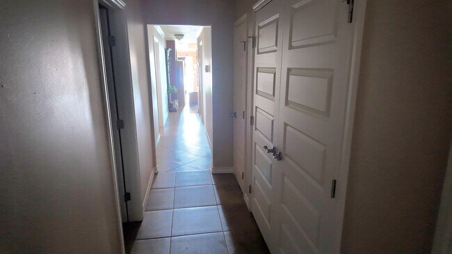 Foto del edificio - 2405 Helena Ave