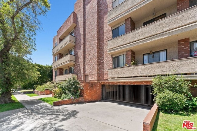 Foto del edificio - 1315 S Roxbury Dr