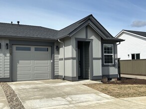 Building Photo - 20681 SE Iron Horse Ln