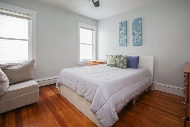 Foto del edificio - Updated 3 bed - Private Porch - In Unit Laundry