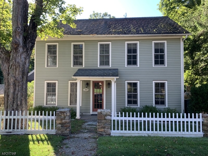 Primary Photo - 304 Main St