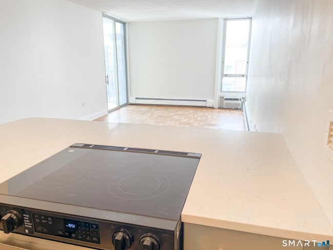 Building Photo - 87 Glenbrook Rd