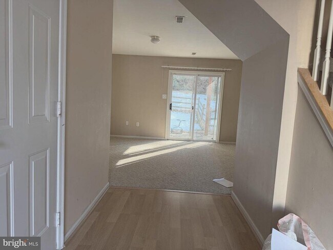 Foto del edificio - 20 Emandan Ln