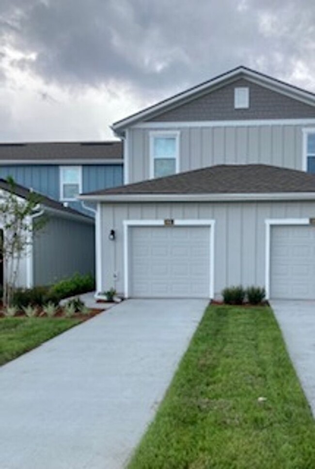 Building Photo - Beautiful 2 Story 3 Bed 2 1/2 Bath Home Fo...