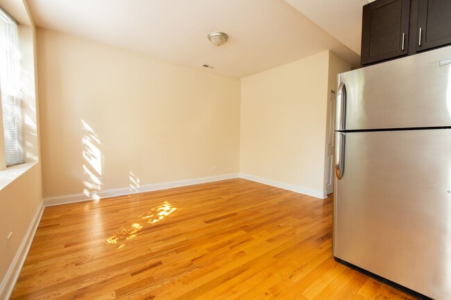 Foto del edificio - 2222 W Belden Ave