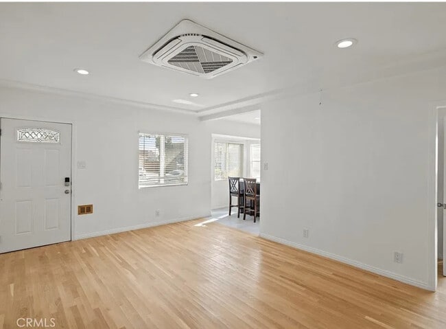 Building Photo - 300 W Hillsdale St