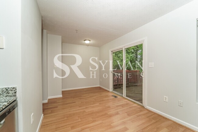 Foto del edificio - Spacious Townhome for You