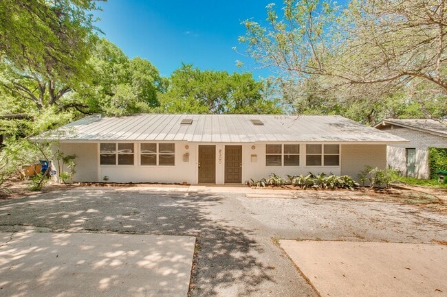 Building Photo - 2300 Trailside Dr