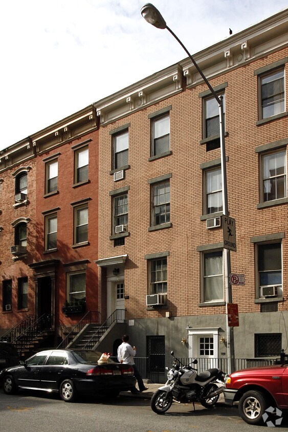 Primary Photo - 210 E 32nd St