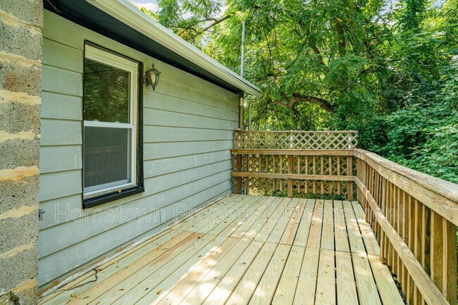 Building Photo - 801 Mohn St