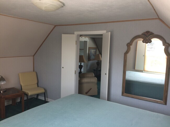 Bed Room - 1290 Elmore Ave