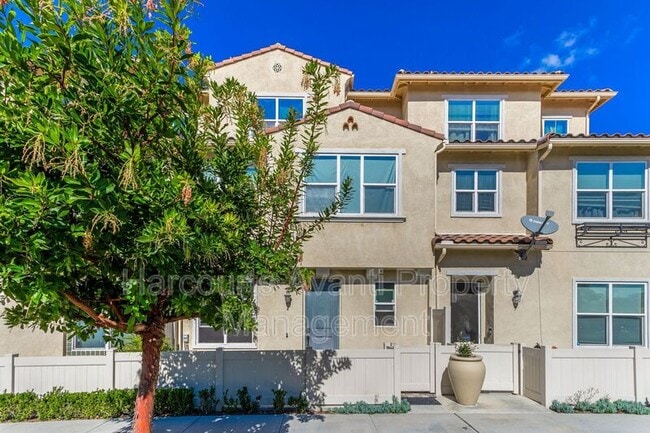 Foto del edificio - 1520 Santa Carolina Rd