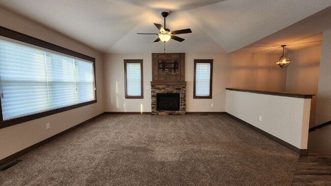 Building Photo - 50% off First Month's Rent!! 3 Bedroom, 3 ...