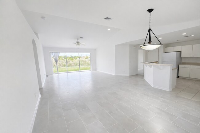 Foto del edificio - SPACIOUS 3Bd / 2 Ba SINGLE FAMILY HOUSE AVAILABLE