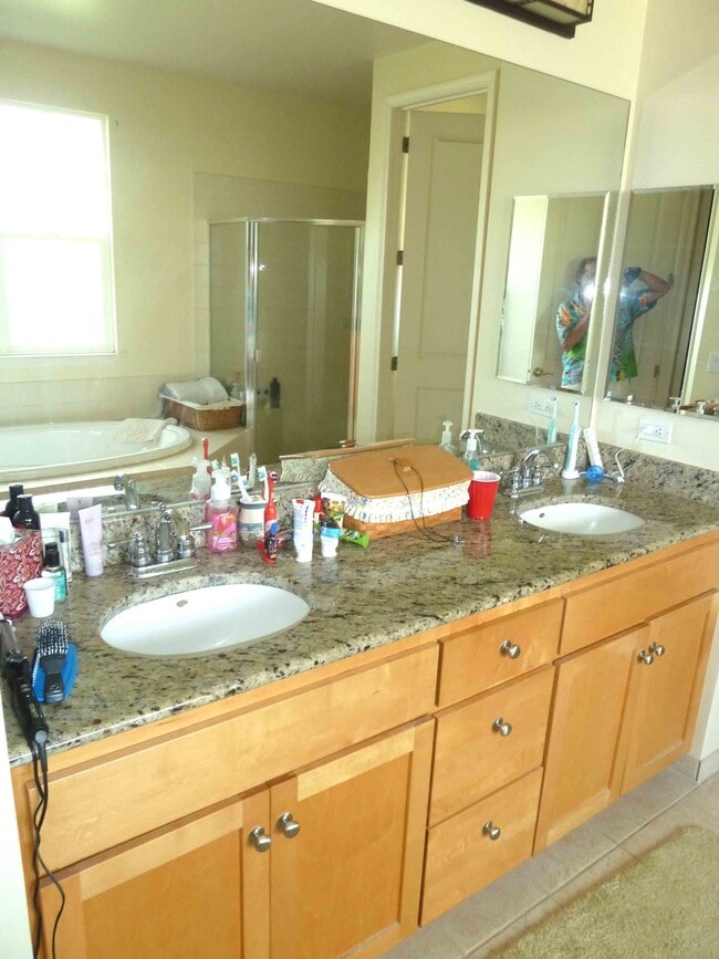 master bath - 60 Hoohale St