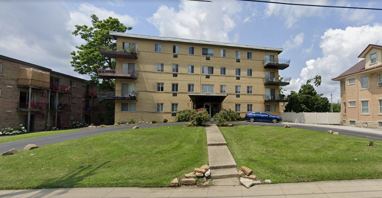 Primary Photo - Carlton Place Apartments