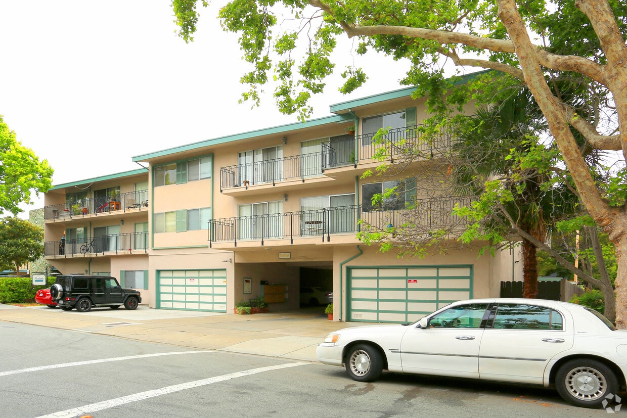 Building Photo - 1400 Floribunda Ave